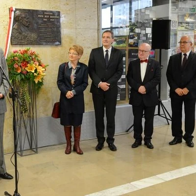 Odsłonięcie tablicy upamiętniającej postać prof. Piotra Józefa Brzezińskiego w holu budynku WBiO 23.10.15 r.