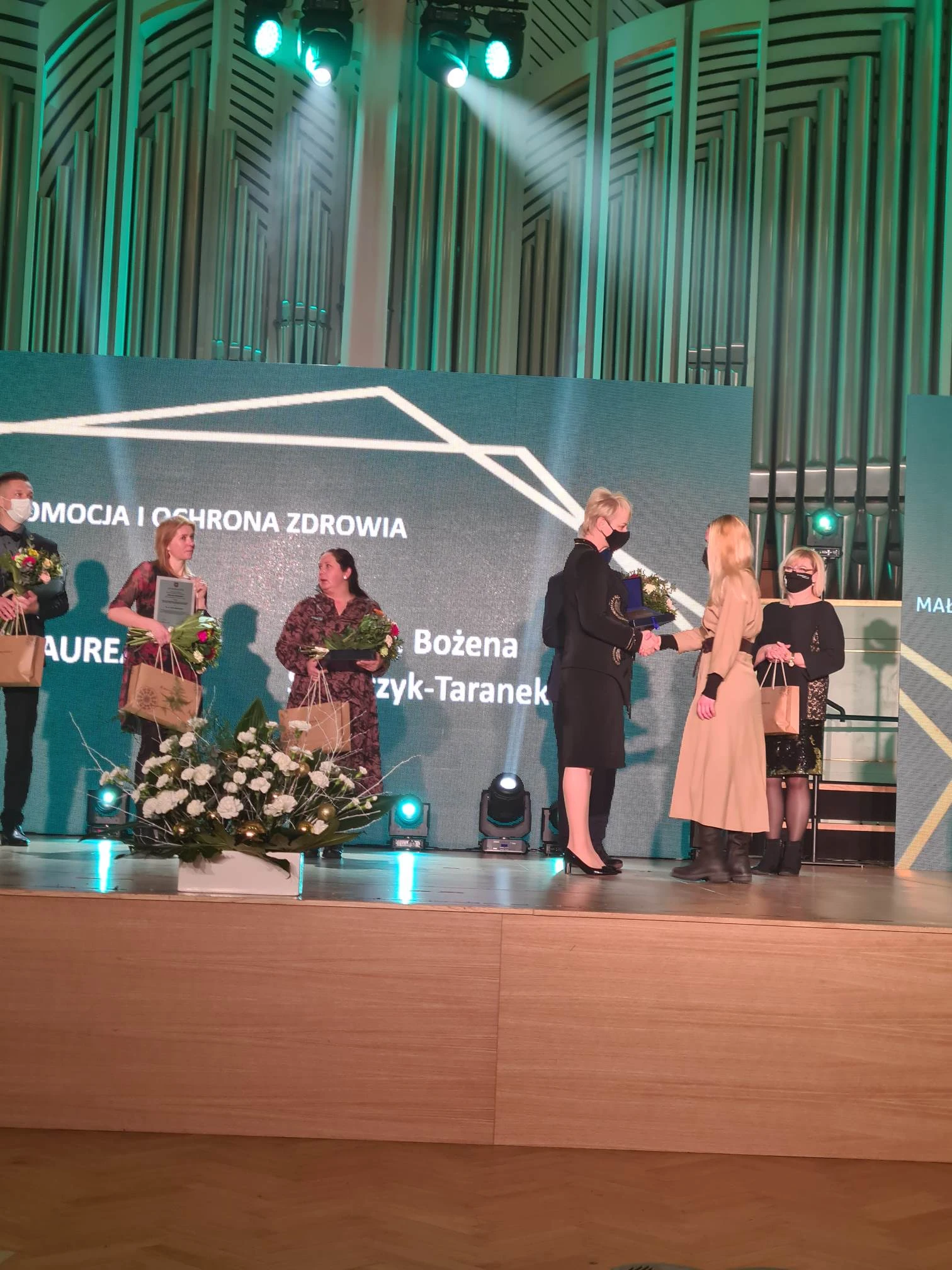 NAGRODA „AMICUS HOMINUM” DLA PRACOWNIKA WYDZIAŁU BIOTECHNOLOGII I OGRODNICTWA