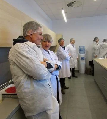 Zajęcia terenowe w Łososinie dolnej (Sadownicza Spółdzielnia Handlowa Łososina i firma Agrotex) oraz w Żmiącej (Gospodarstwo Ogrodnicze Łukasza Nowaka) dla studentów kierunków Ogrodnictwo oraz Jakość i bezpieczeństwo żywności