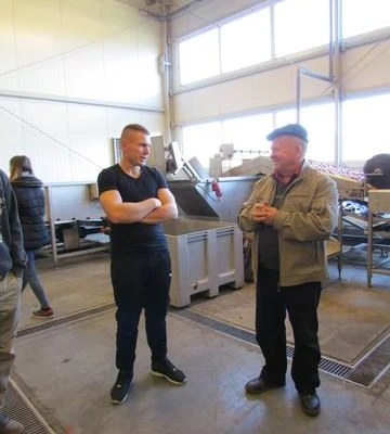 Zajęcia terenowe w Łososinie dolnej (Sadownicza Spółdzielnia Handlowa Łososina i firma Agrotex) oraz w Żmiącej (Gospodarstwo Ogrodnicze Łukasza Nowaka) dla studentów kierunków Ogrodnictwo oraz Jakość i bezpieczeństwo żywności