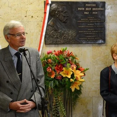 Odsłonięcie tablicy upamiętniającej postać prof. Piotra Józefa Brzezińskiego w holu budynku WBiO 23.10.15 r.